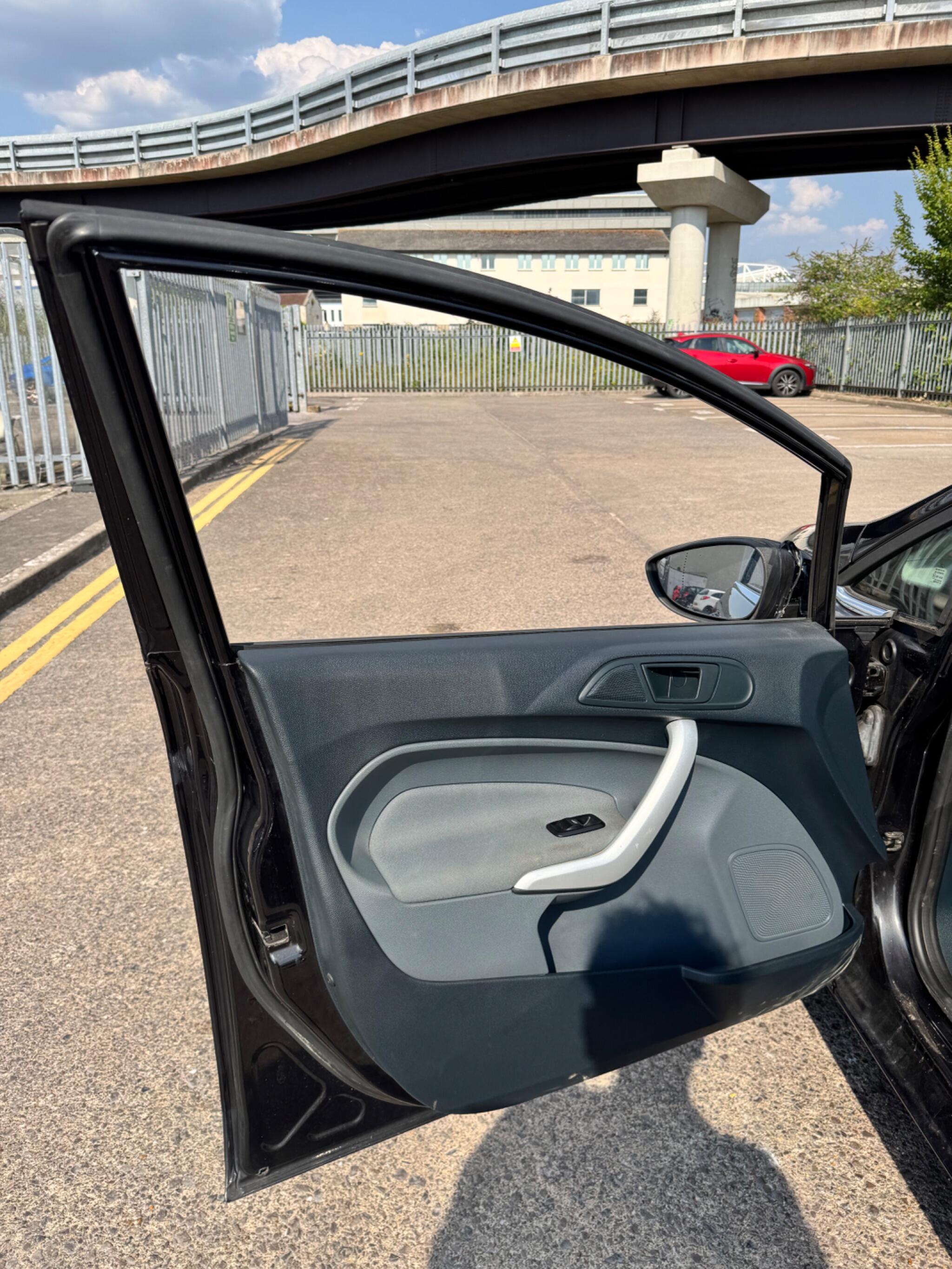 Ford Fiesta view 32