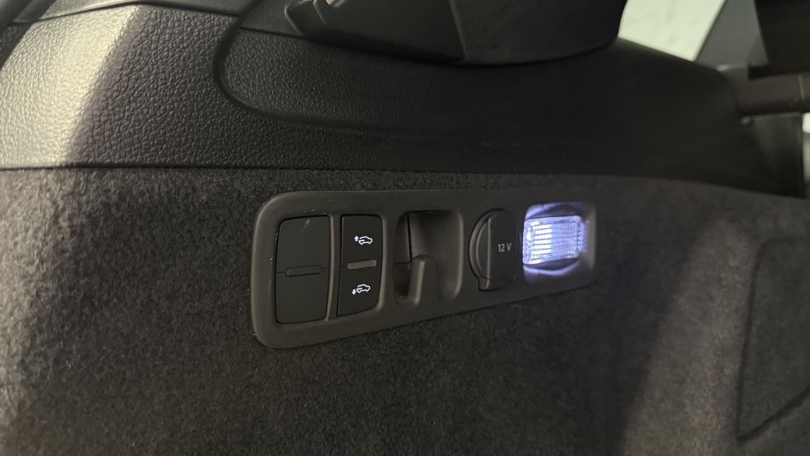 Audi Q7 view 49