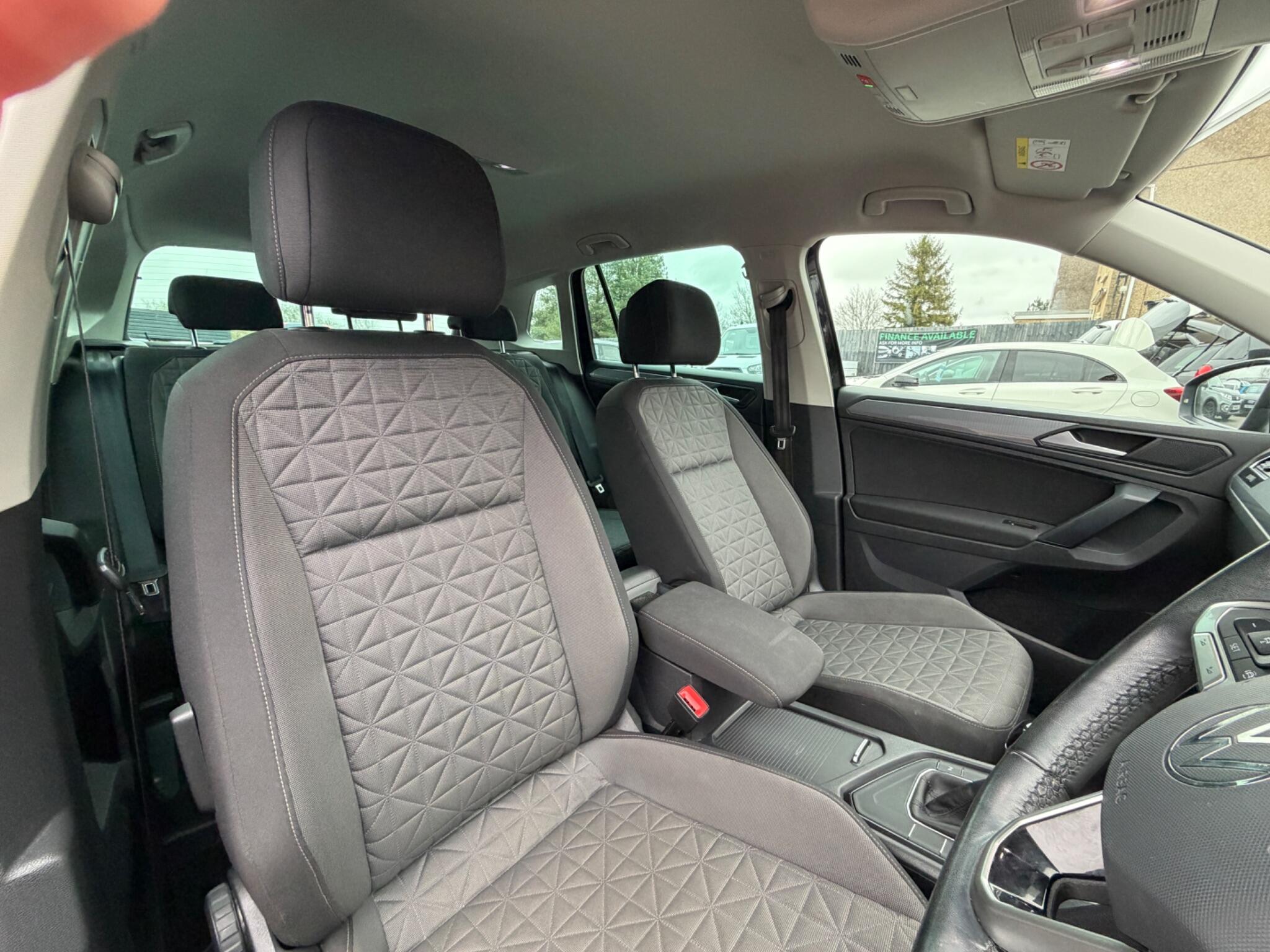 Volkswagen Tiguan view 12