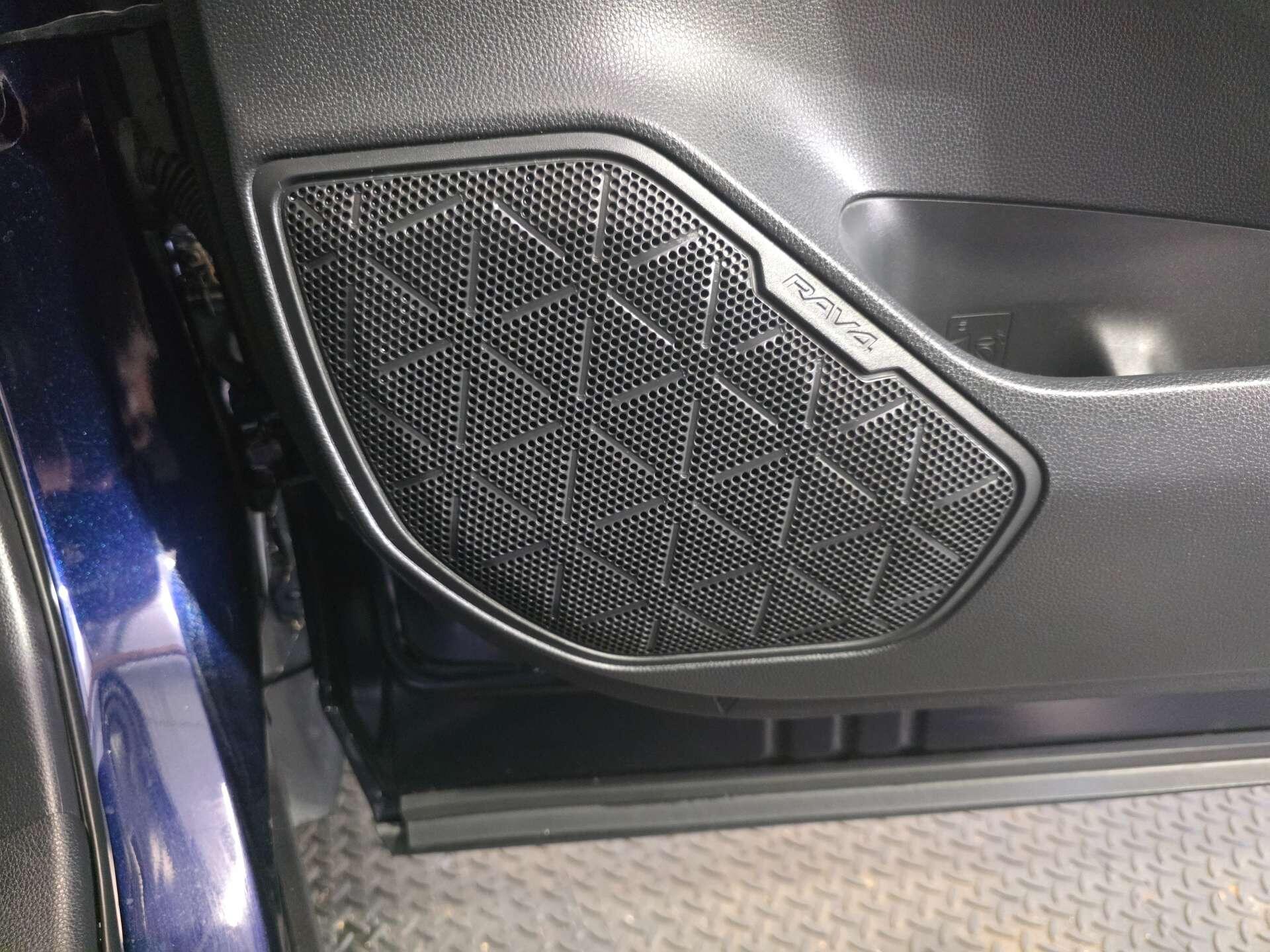 Toyota Rav4 view 15