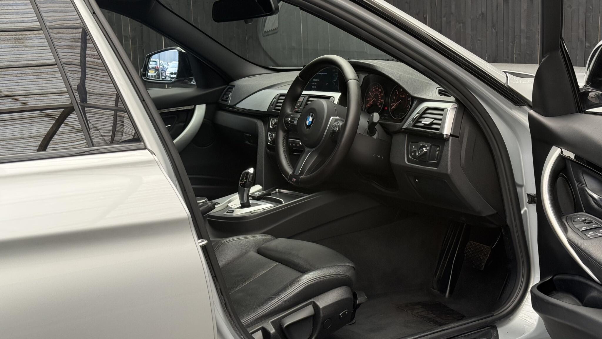 BMW 3 Series view 16