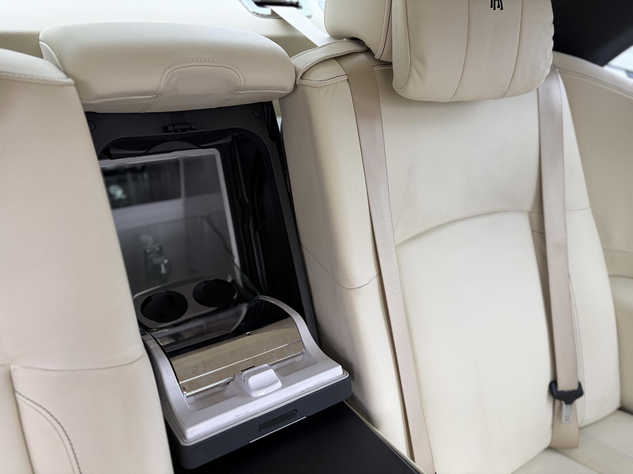 Rolls-Royce Ghost view 41