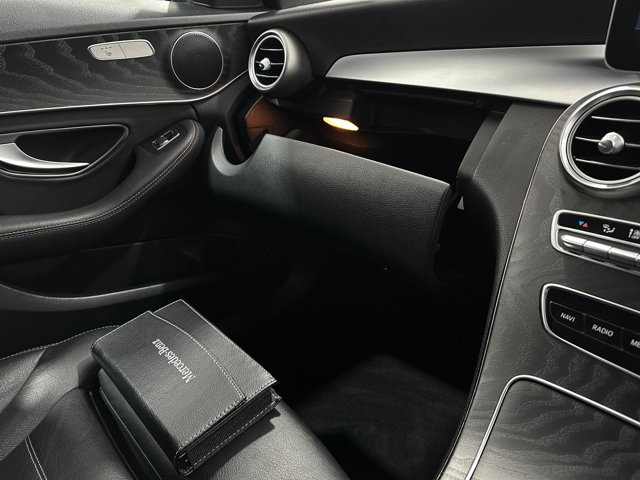 Mercedes-Benz C-Class view 30