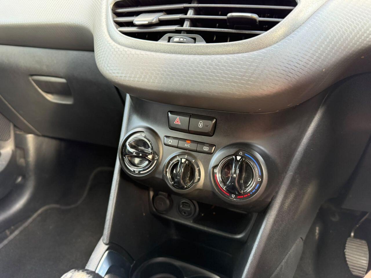 Peugeot 208 view 39