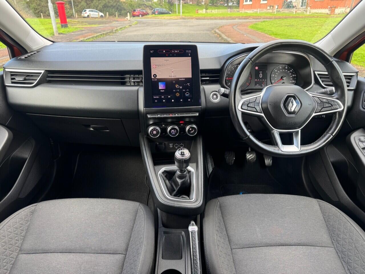 Renault Clio view 19