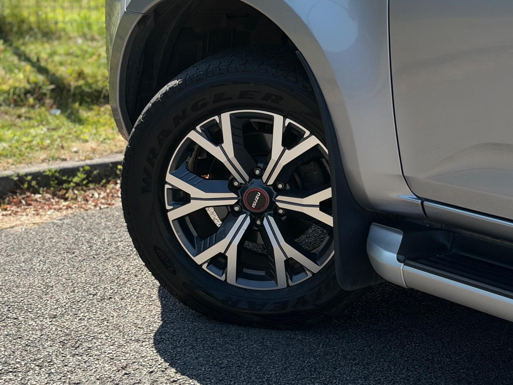 Isuzu D-Max view 24