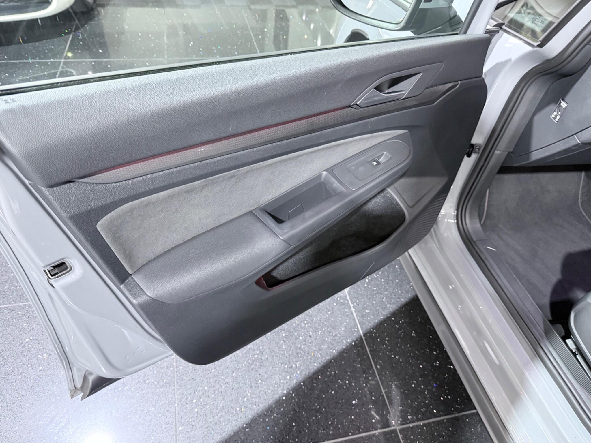 Volkswagen Golf view 40