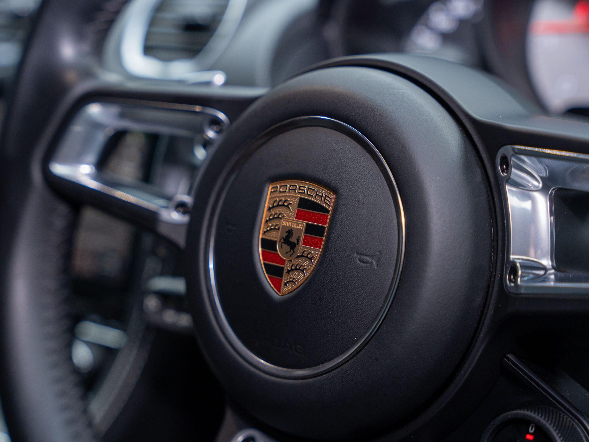 Porsche Cayman view 33