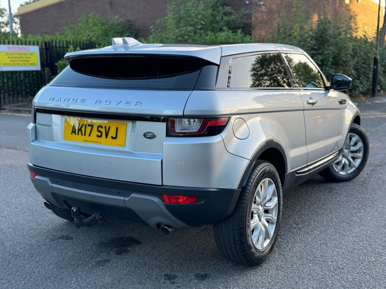 Land Rover Range Rover Evoque view 3