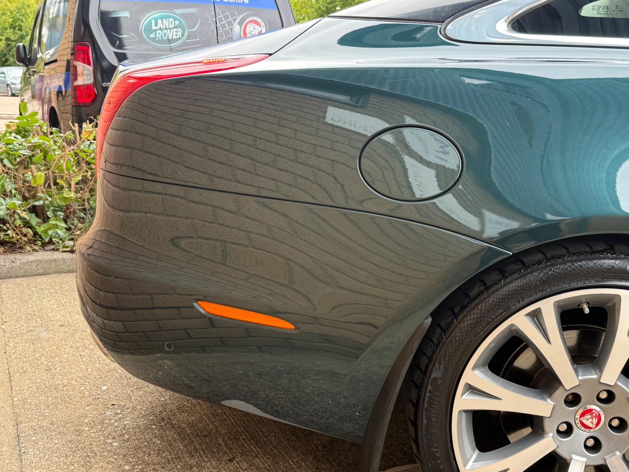 Jaguar XJ view 11