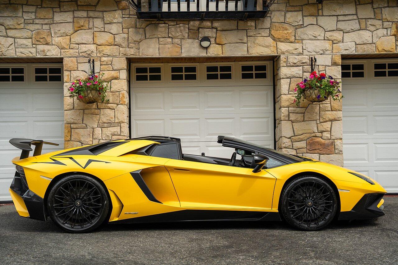 Lamborghini Aventador view 4