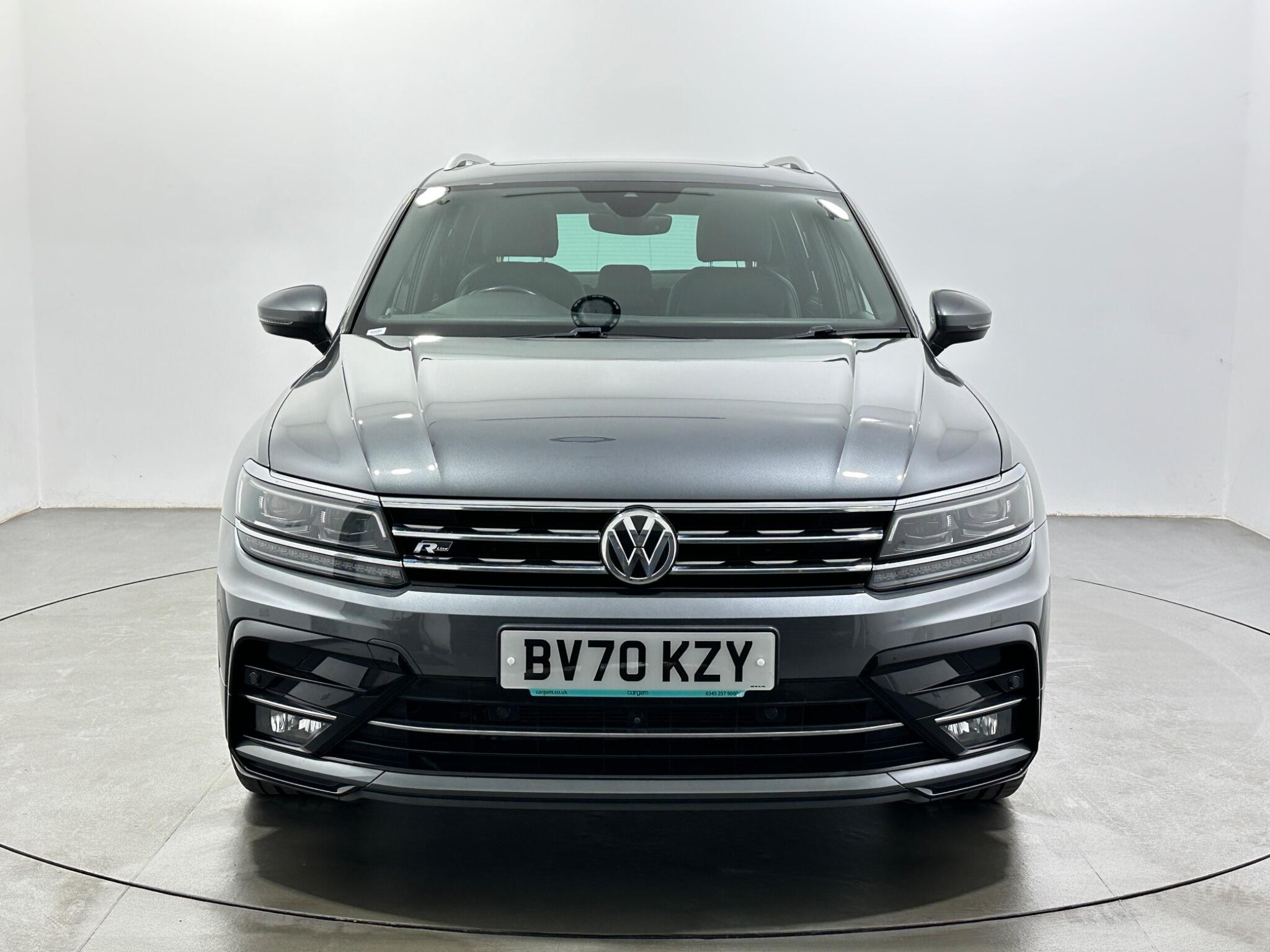 Volkswagen Tiguan view 3