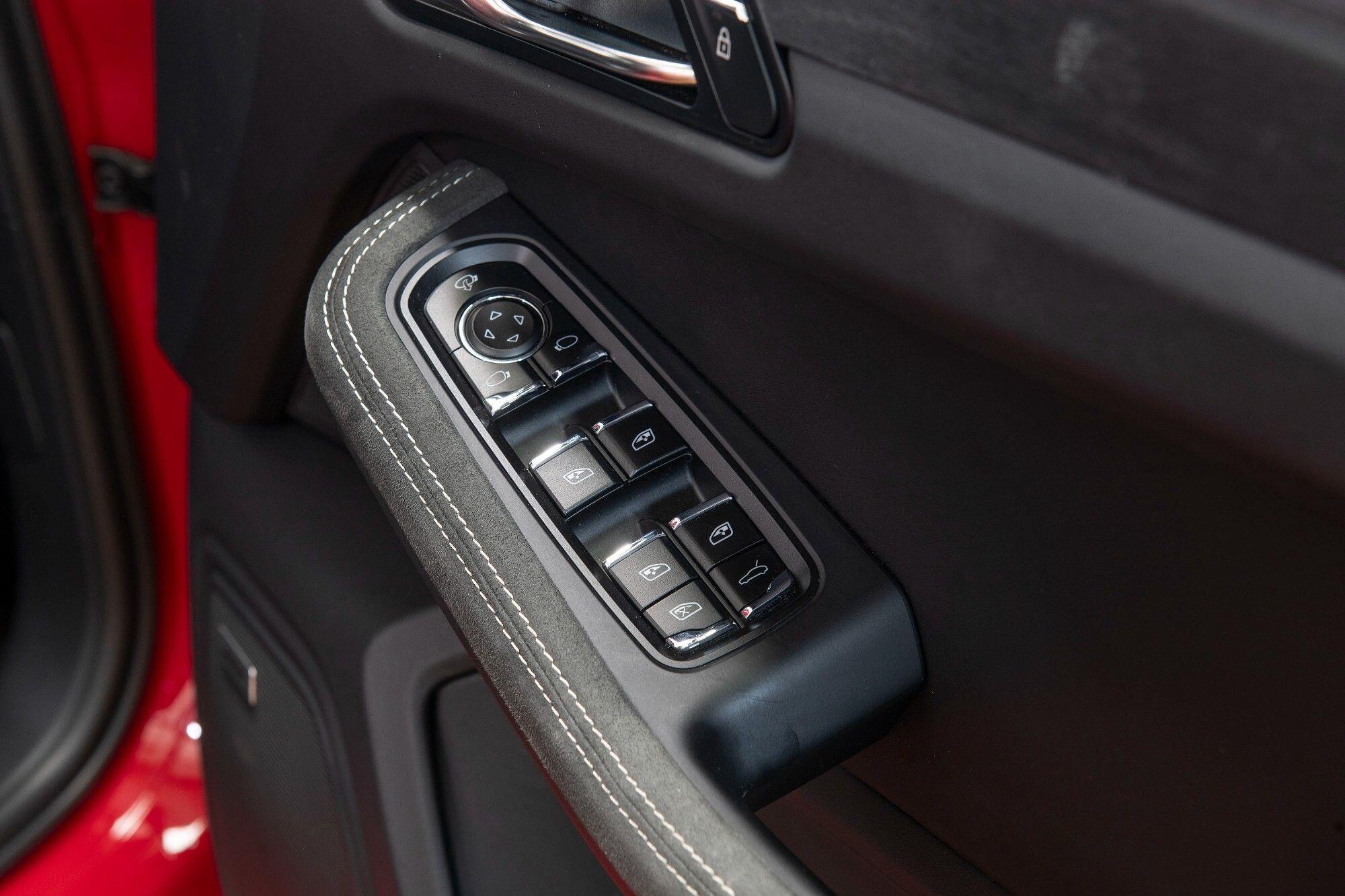Porsche Macan view 30