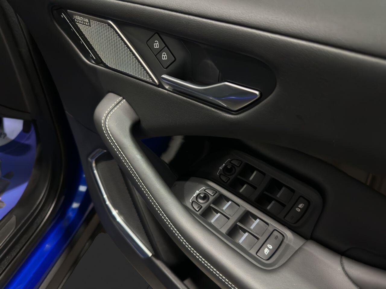 Jaguar I-Pace view 32