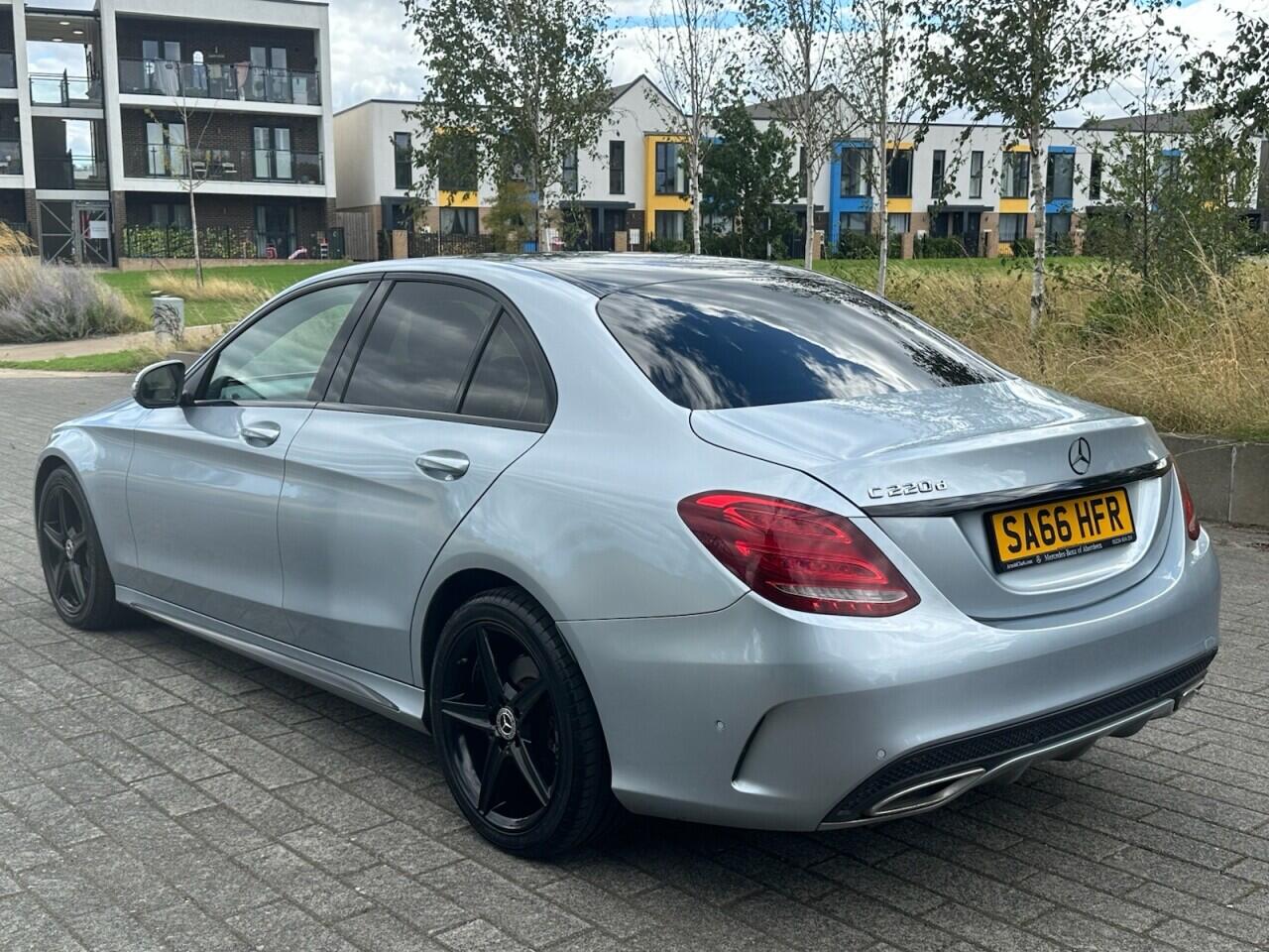 Mercedes-Benz C-Class view 4