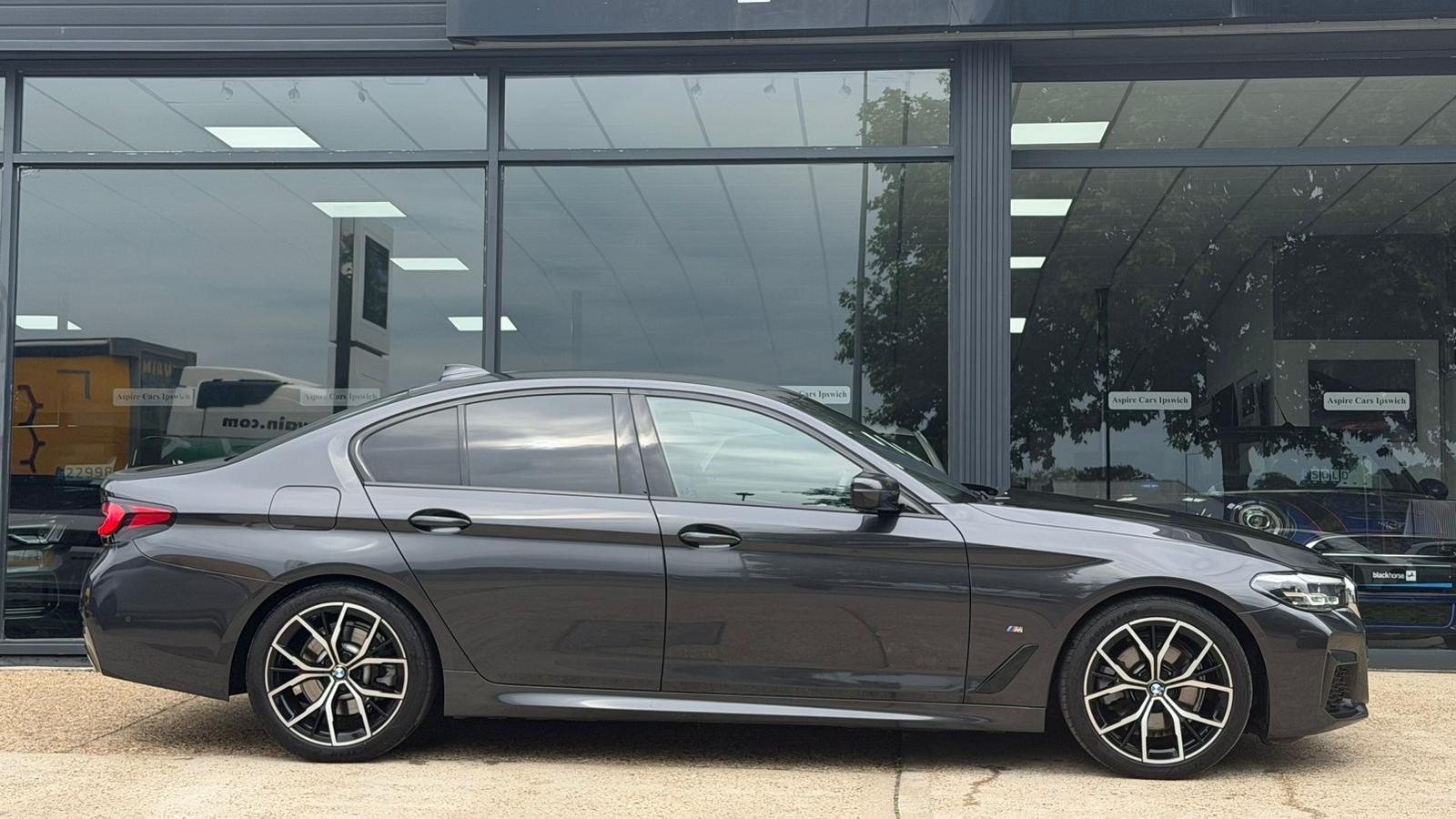 BMW 5 Series view 23