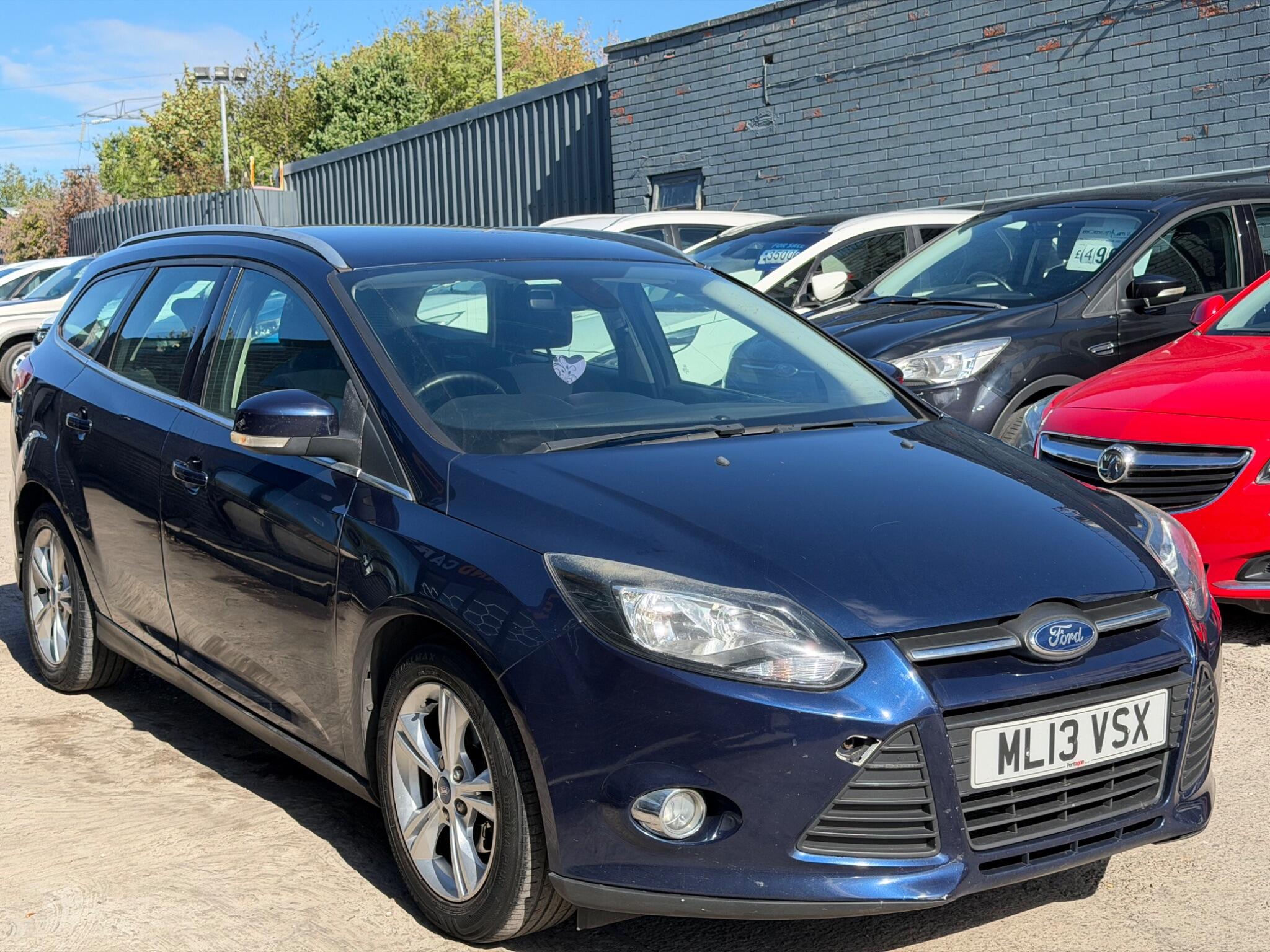 Ford Focus view 3