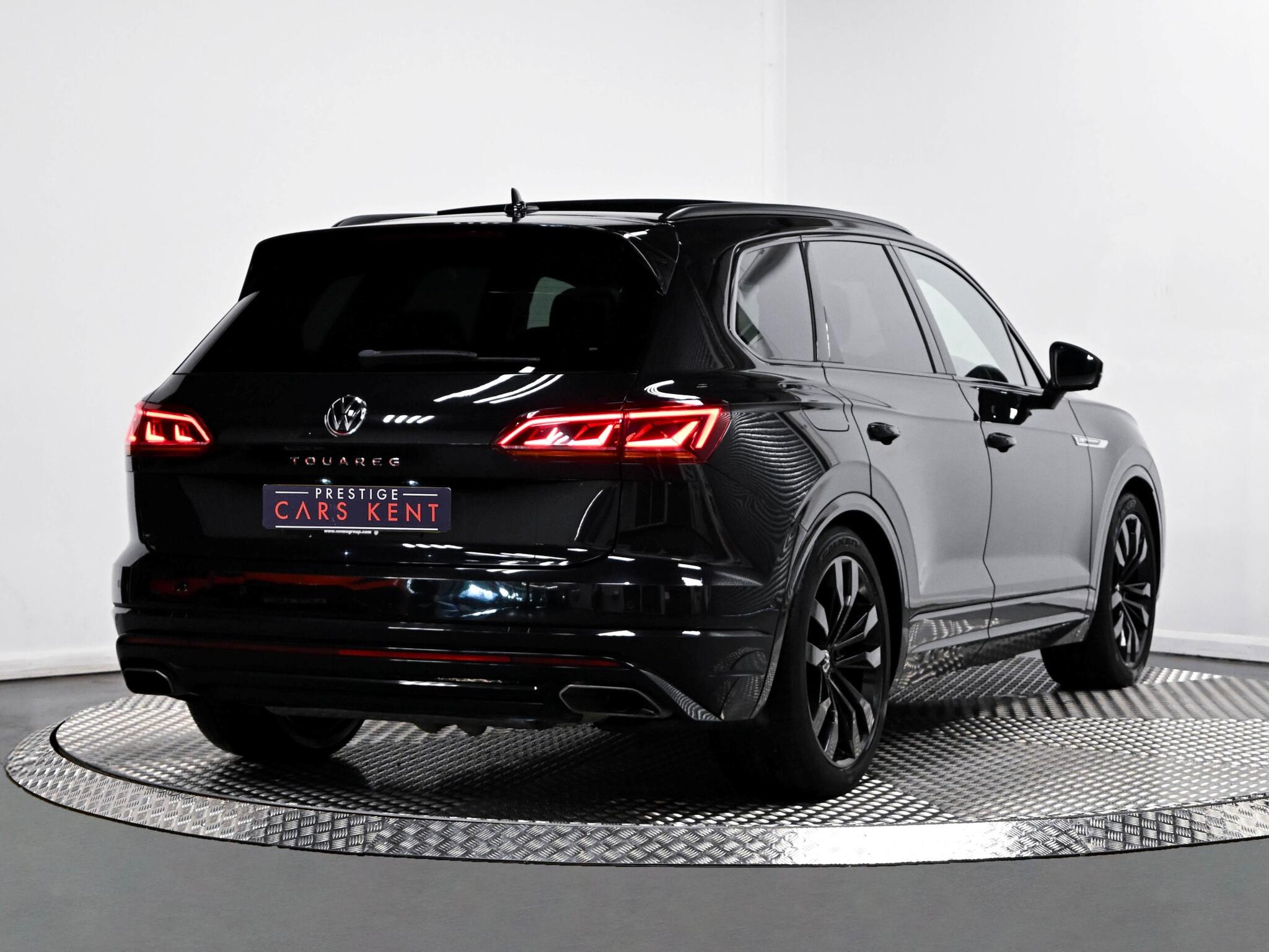 Volkswagen Touareg view 9