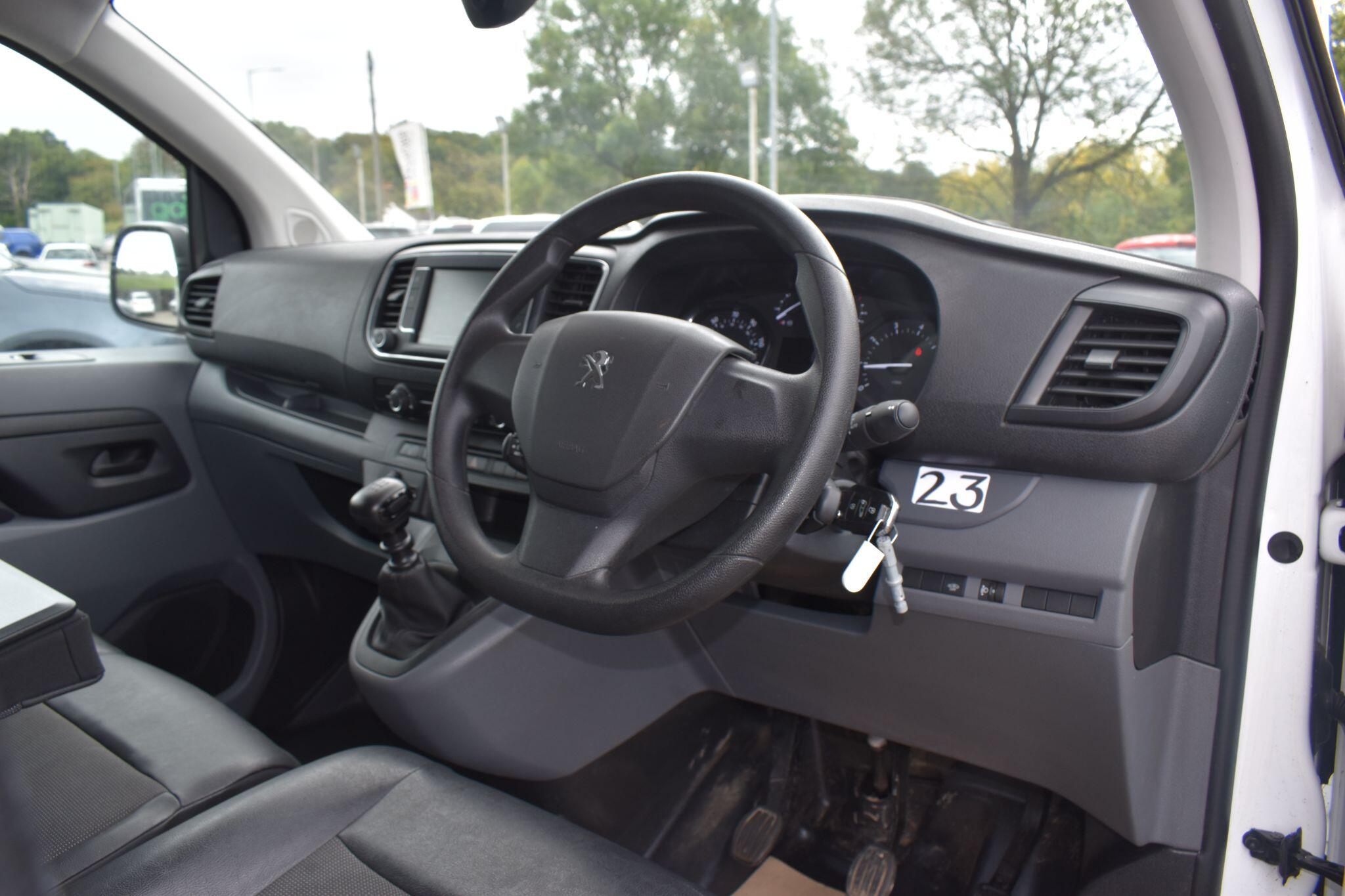 Expert - 2.0 BlueHDi 1400 Professional Premium Standard Panel Van MWB Euro 6 (s/s) 6dr - Image 14