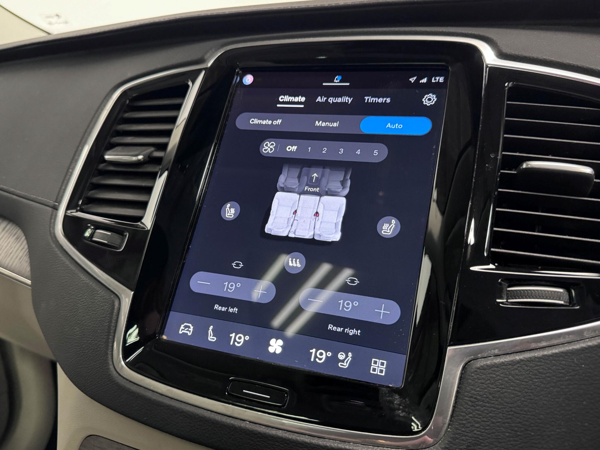 Volvo XC90 view 46