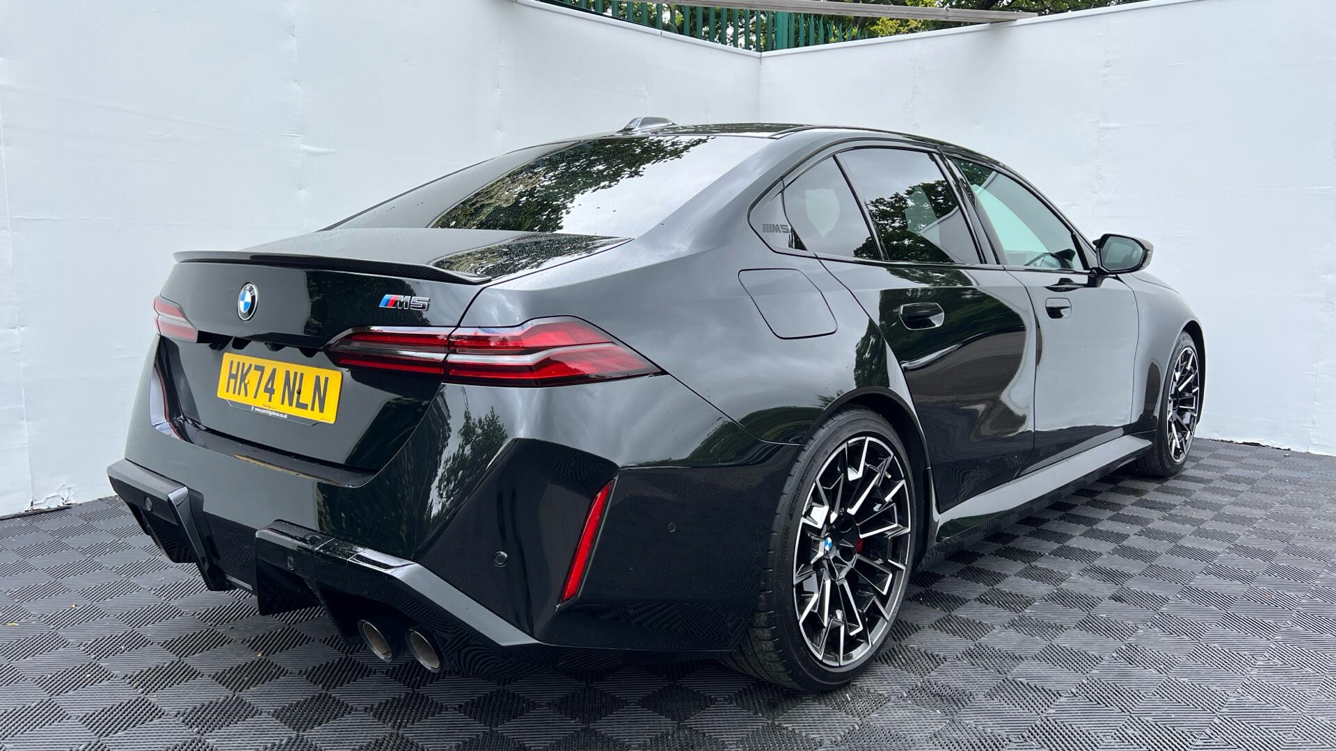 BMW M5 view 30