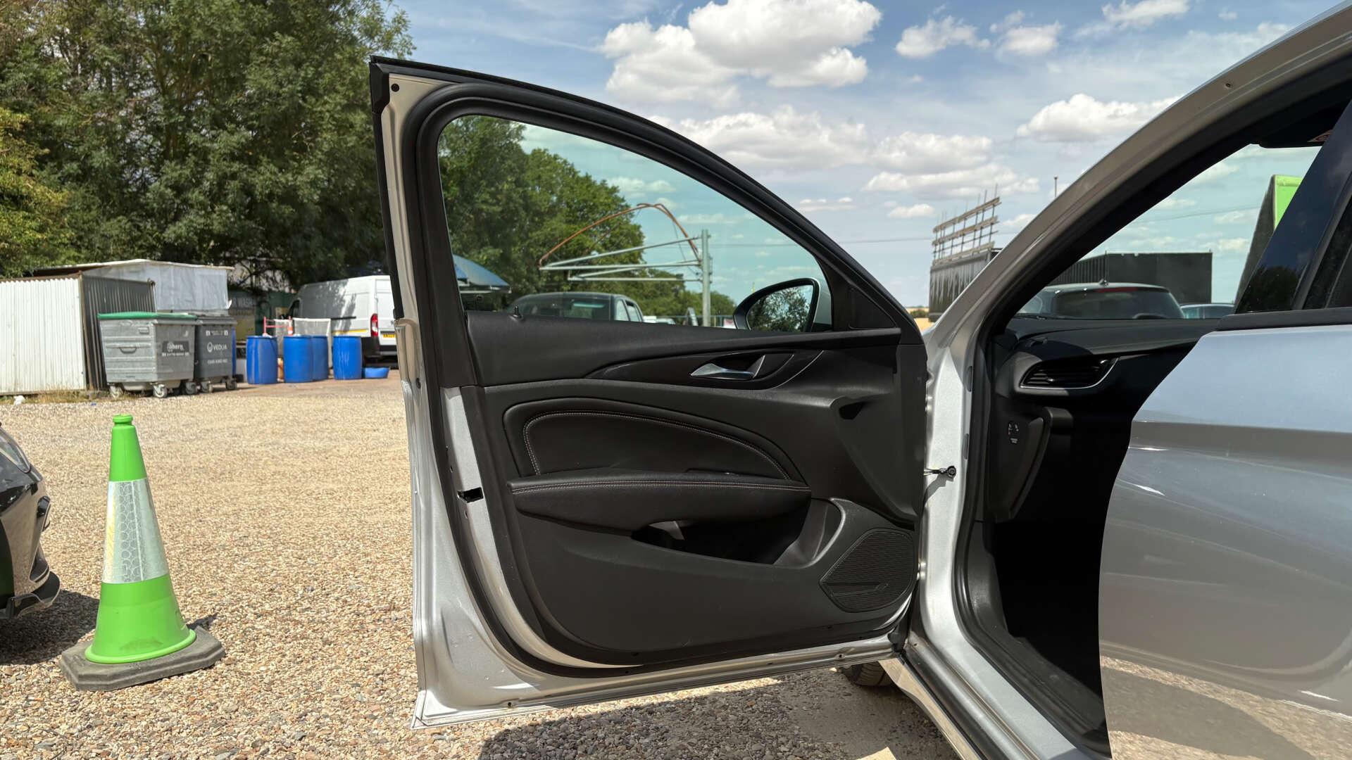 Vauxhall Insignia view 40