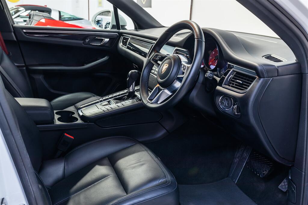 Porsche Macan view 7