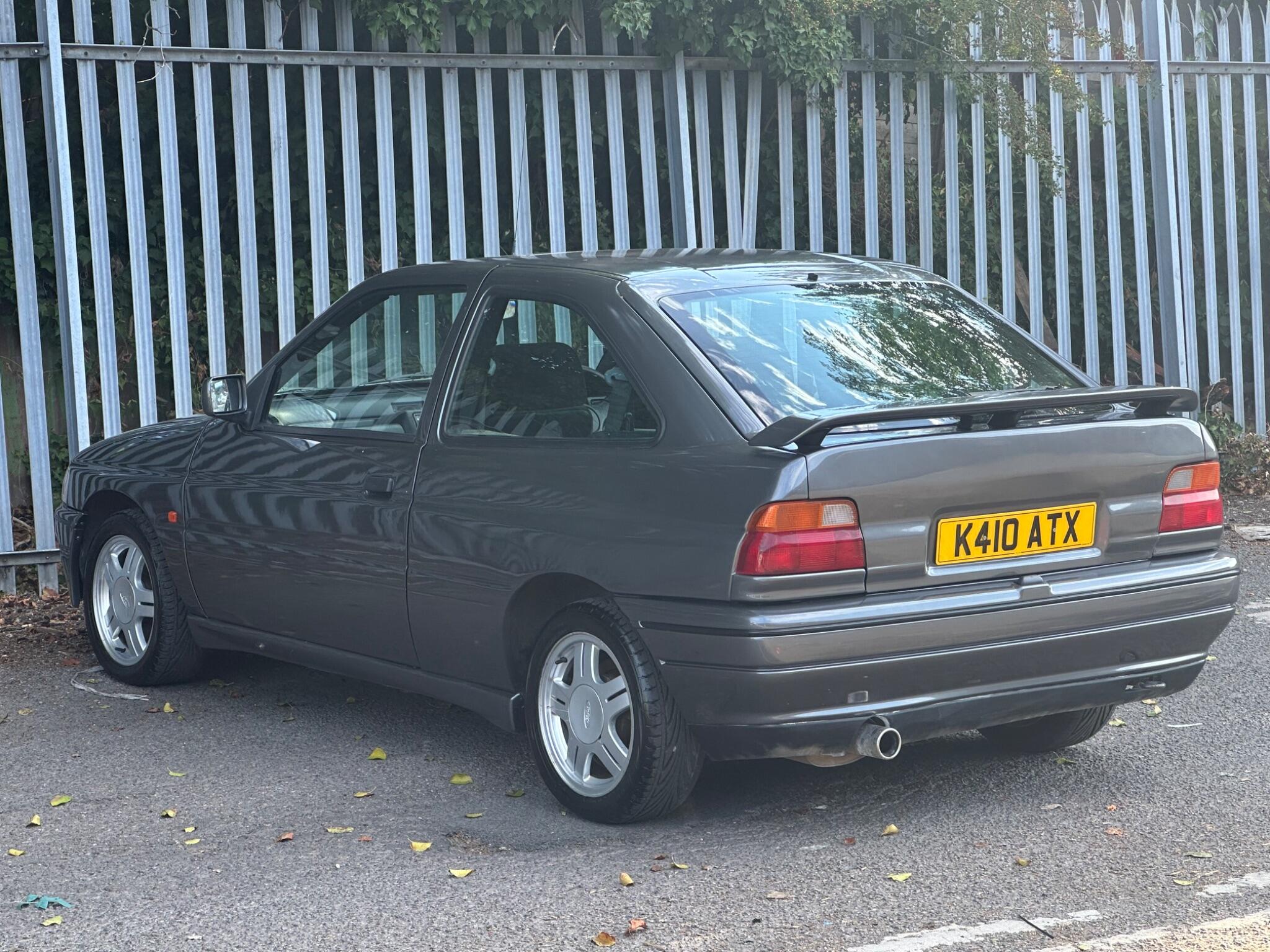 Ford Escort view 7
