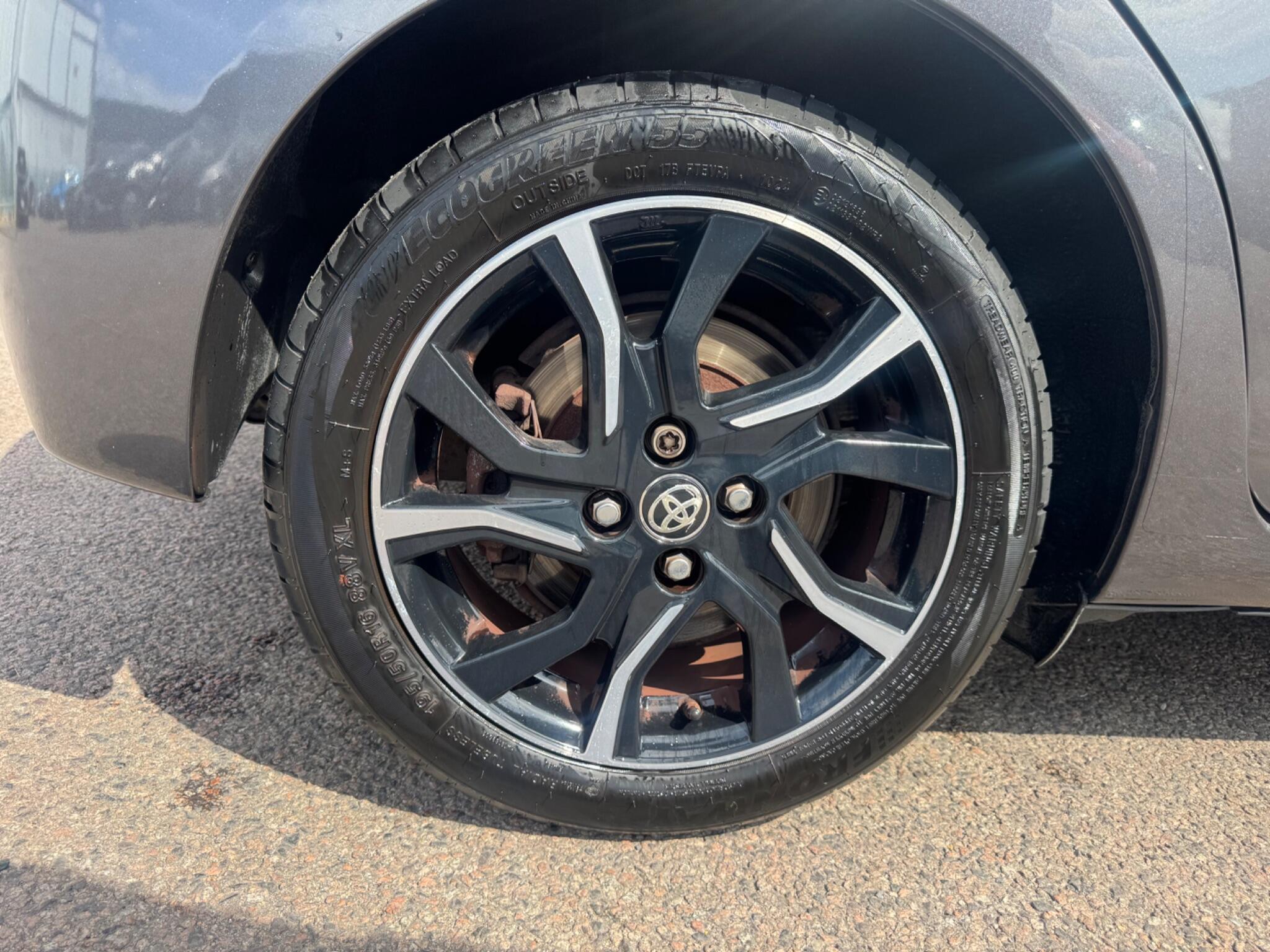 Toyota Yaris view 25