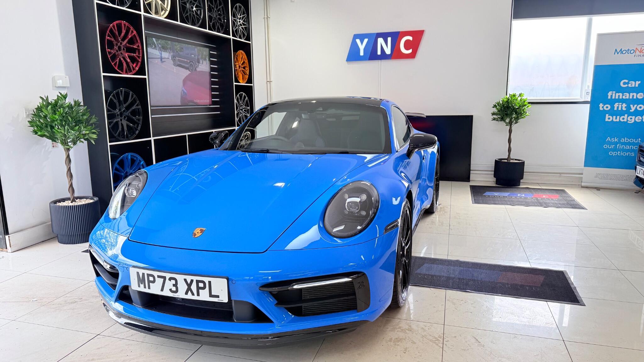 Porsche 911 view 13