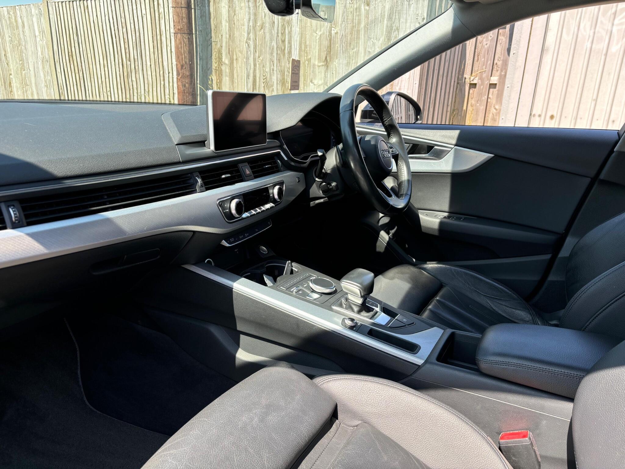 Audi A4 Avant view 7