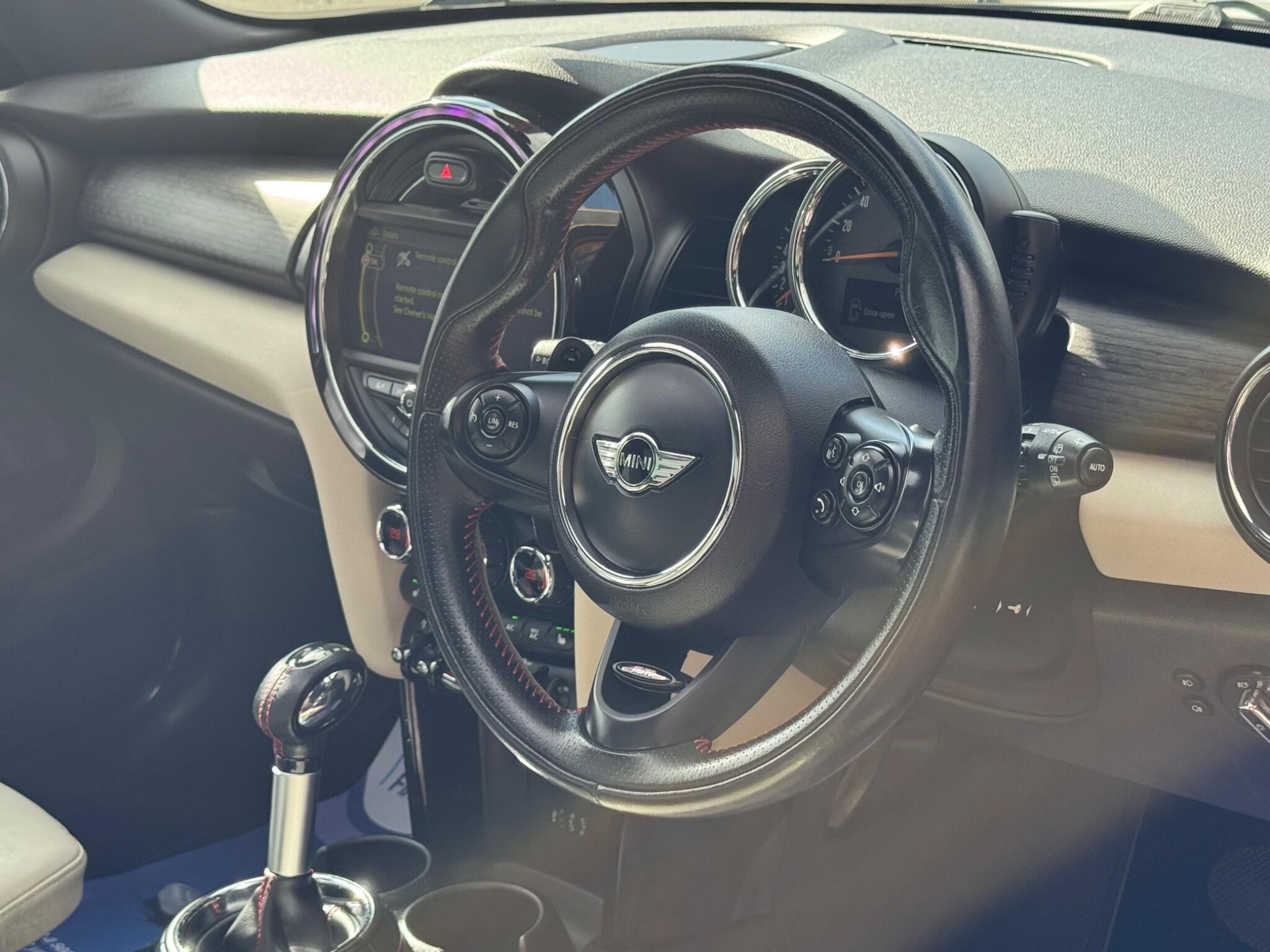 Mini Hatch view 14