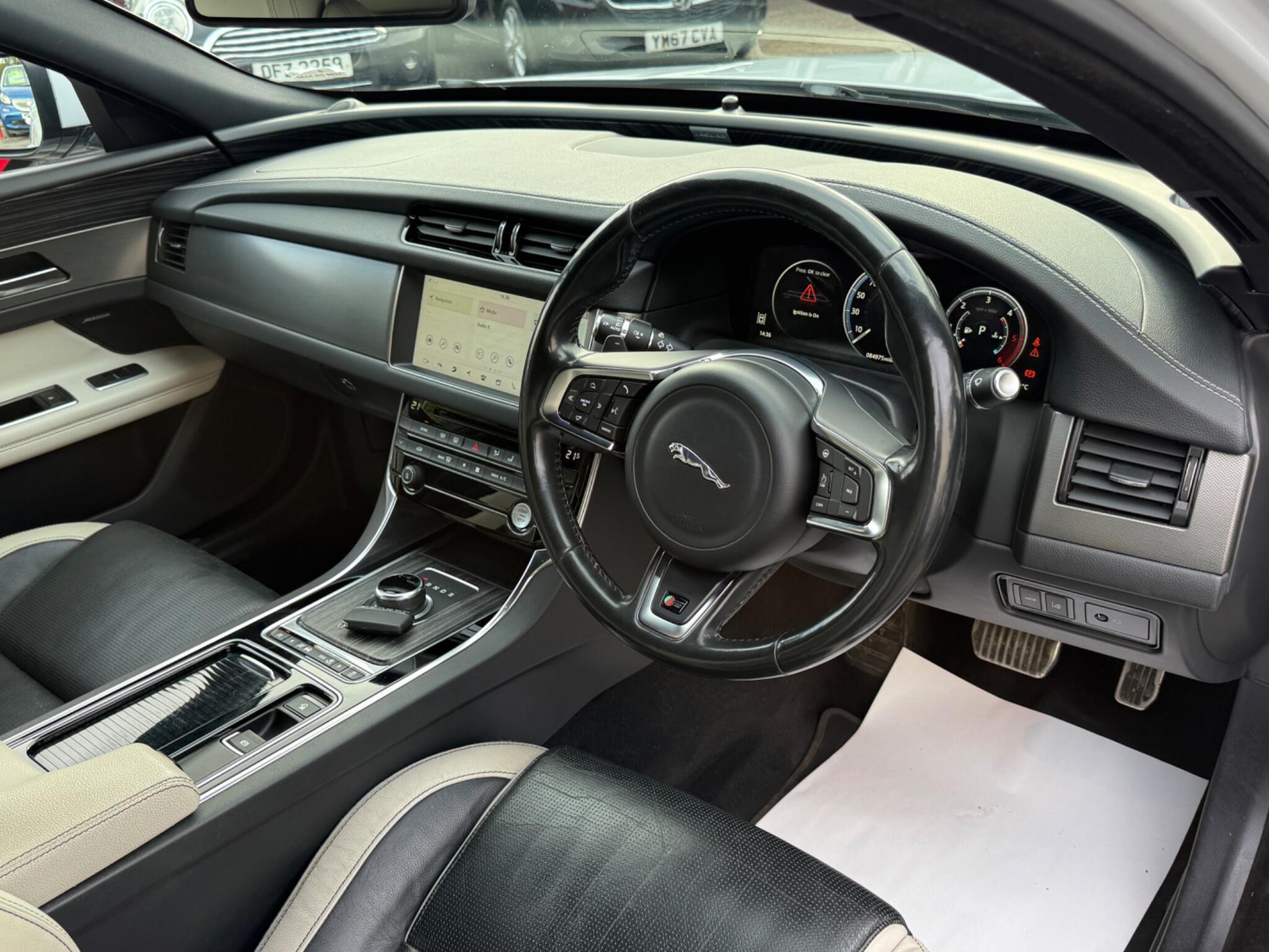 Jaguar XF - Image 25