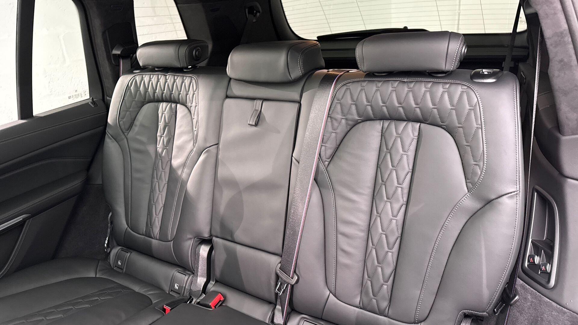 BMW X7 view 12