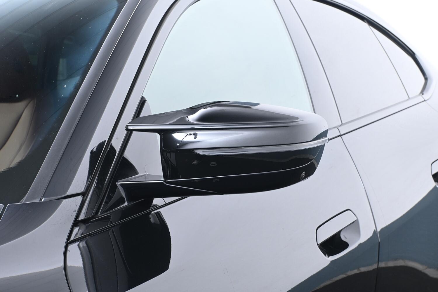 BMW I4 view 26