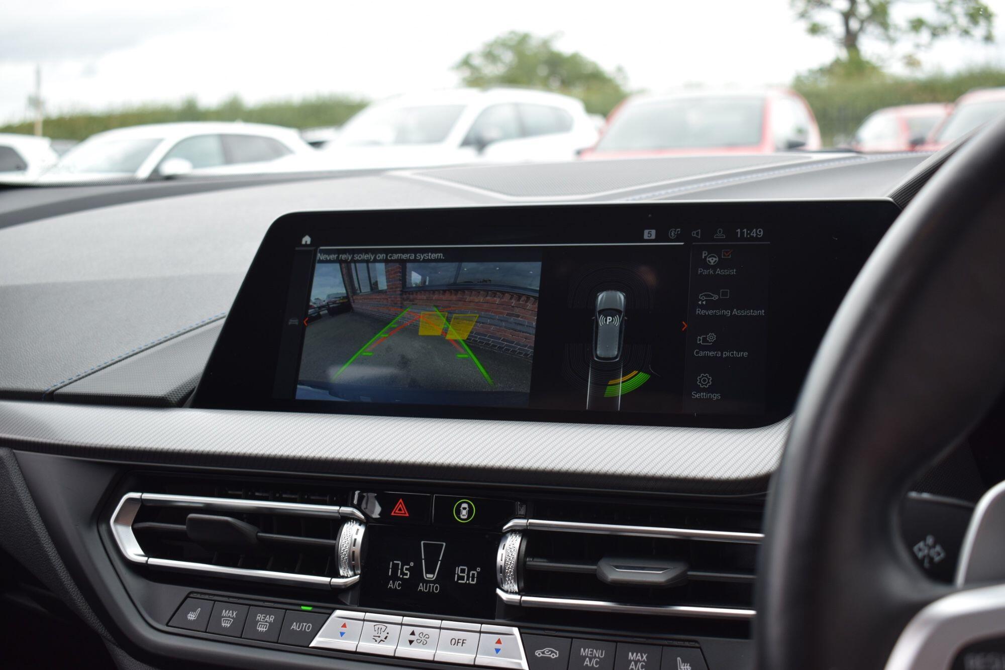BMW 1 Series view 17
