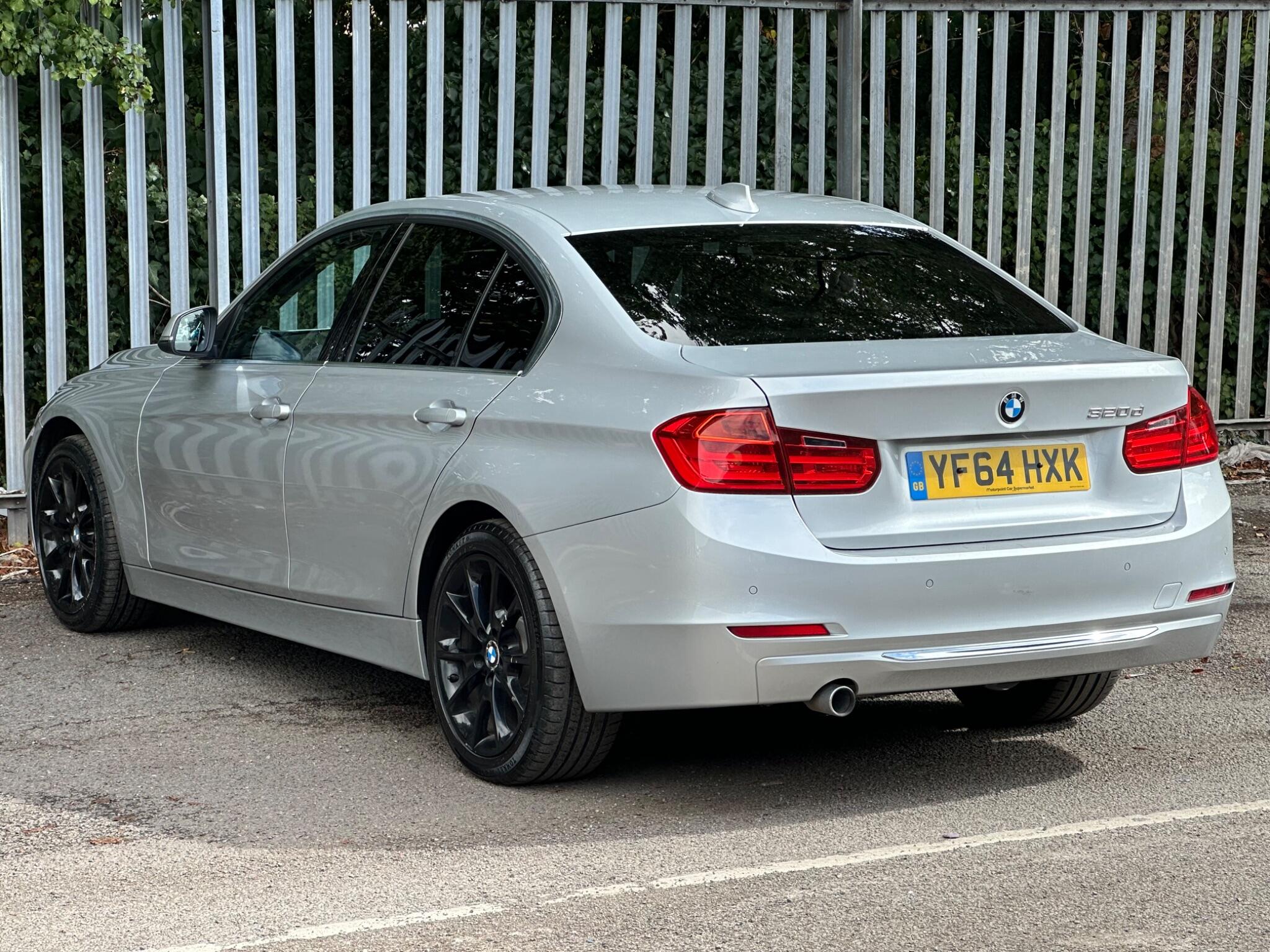 BMW 3 Series view 4