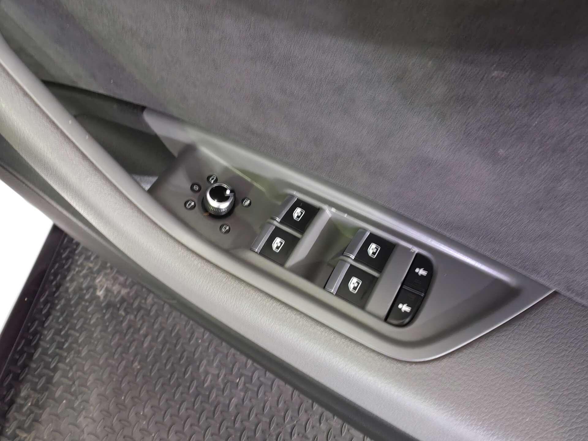 Audi A4 view 21