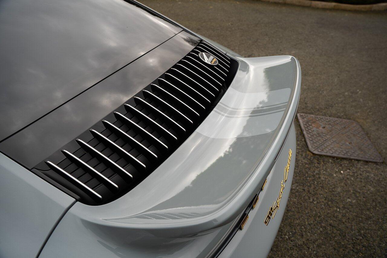 Porsche 911 view 20