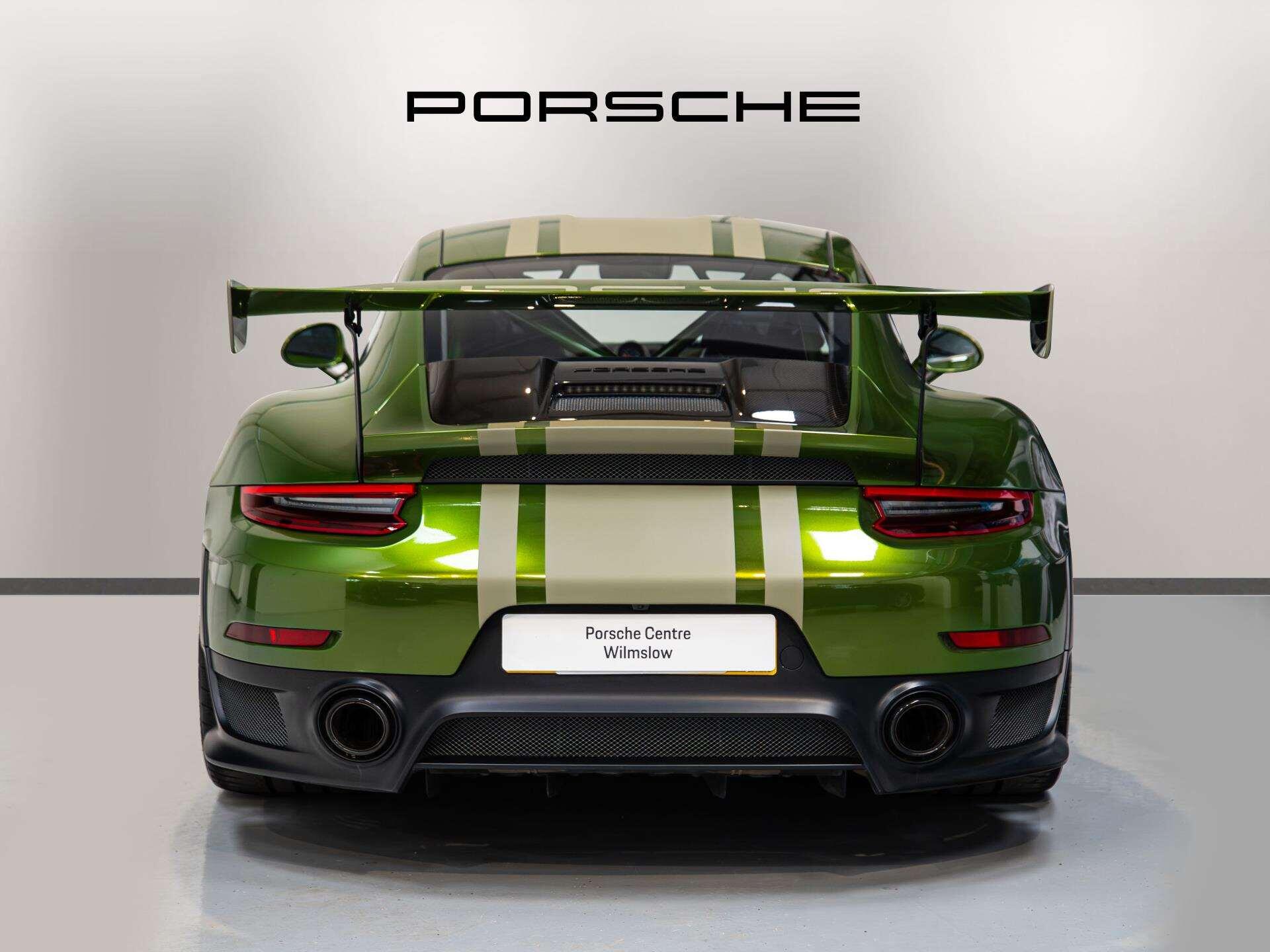 Porsche 911 view 8