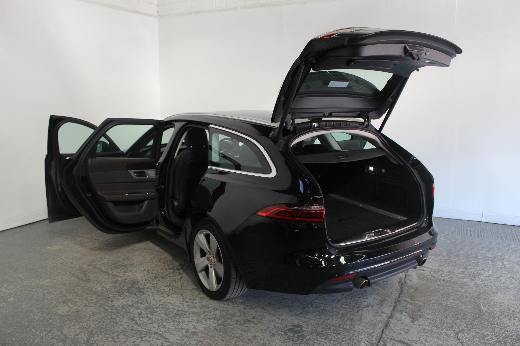 Jaguar XF view 22