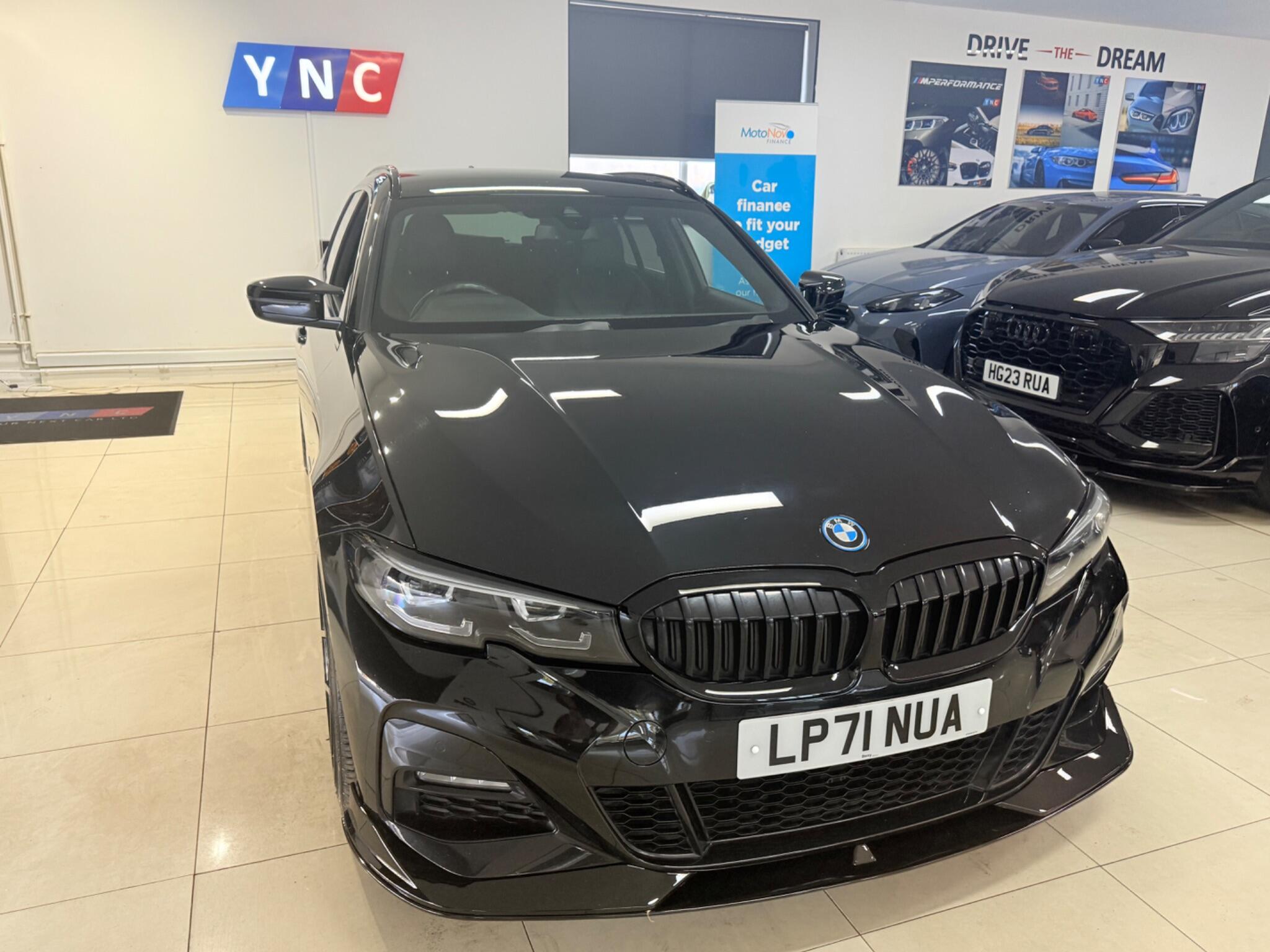 BMW 3 Series view 25