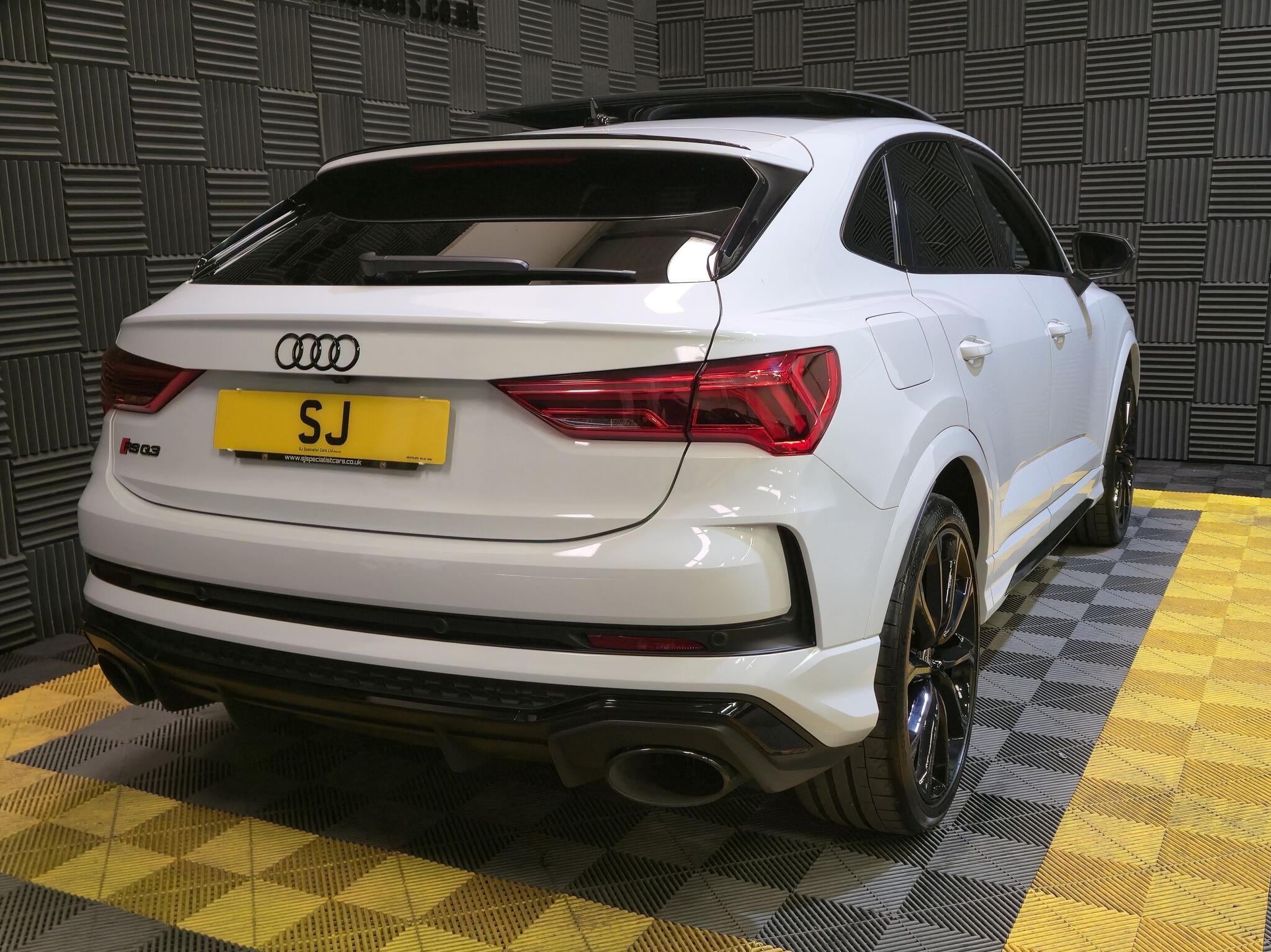 Audi RS Q3 view 27