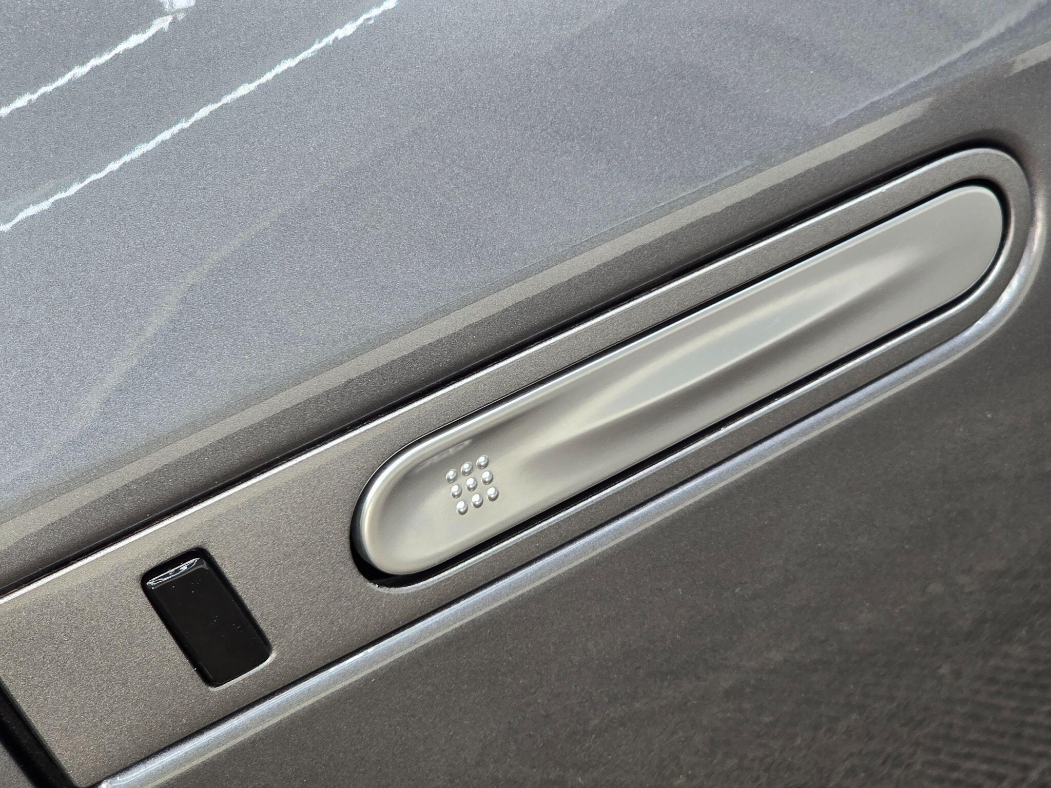 Nissan GT-R view 18