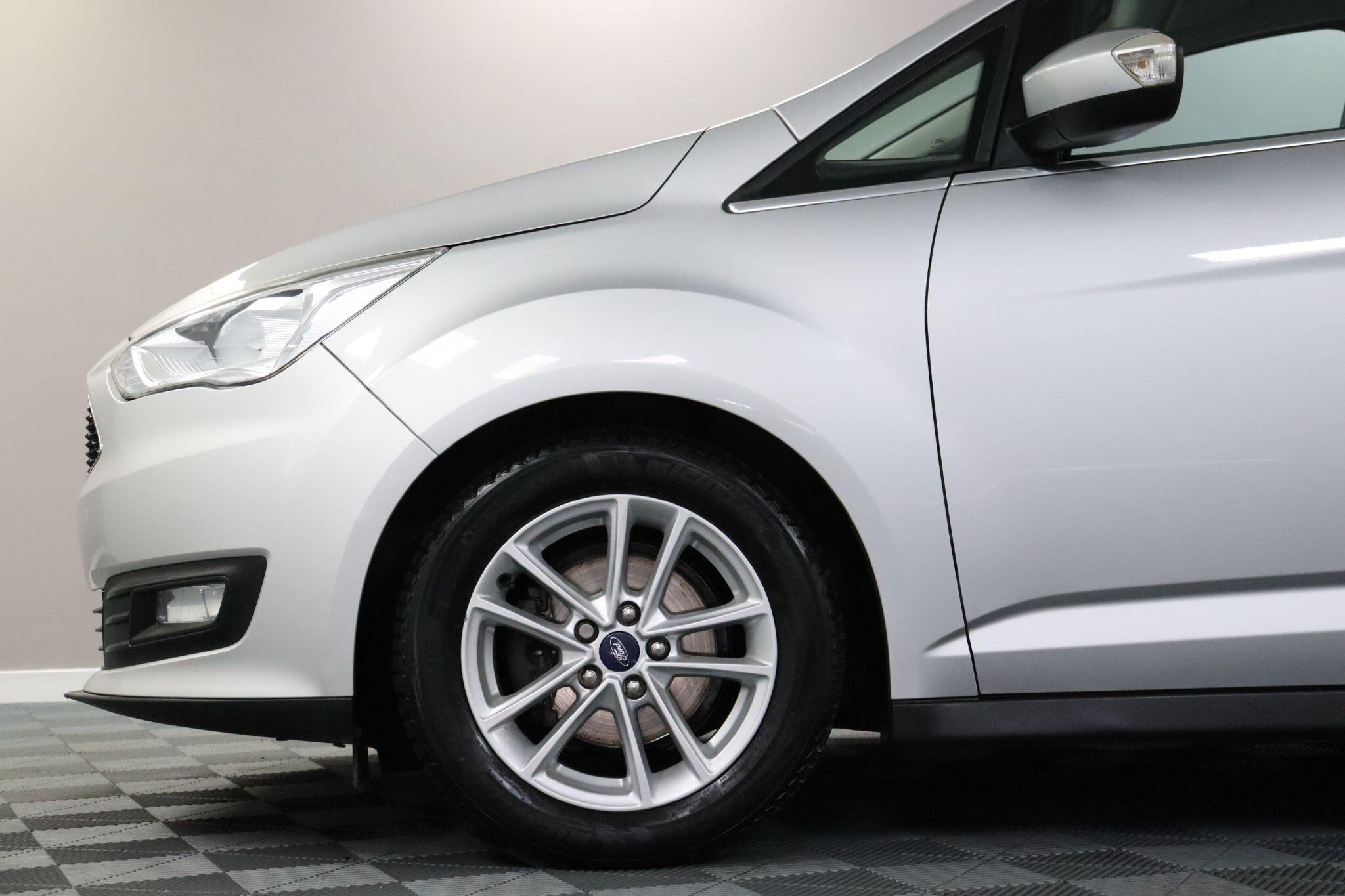 Ford C-Max view 30