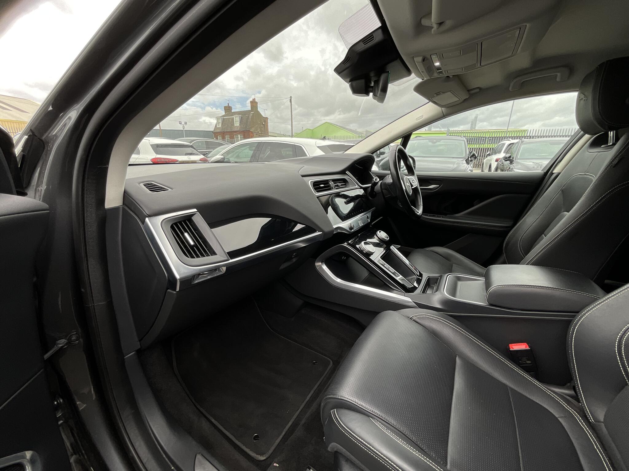 Jaguar I-Pace view 16