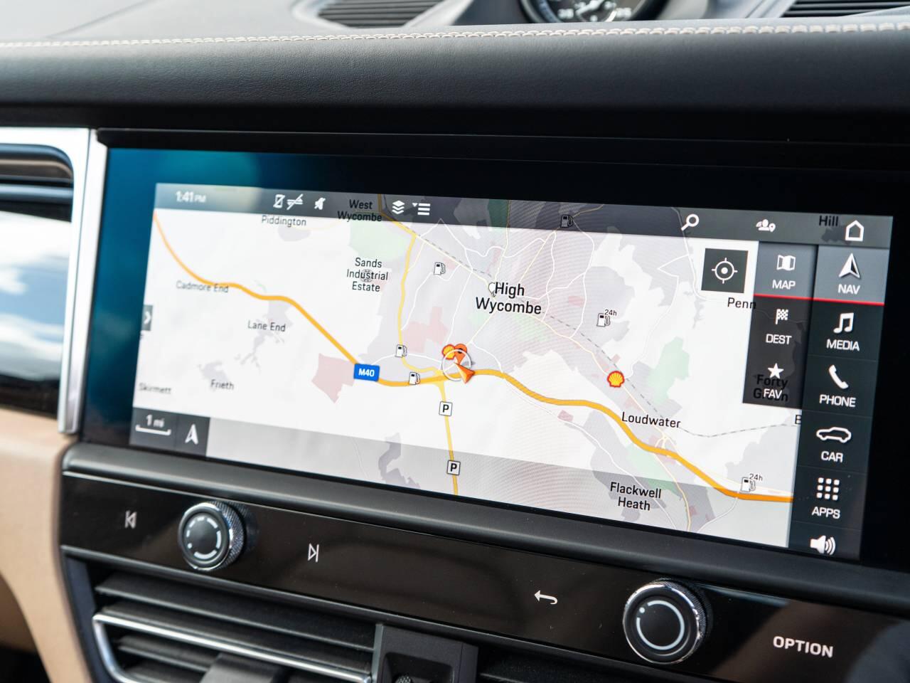 Porsche Macan view 35