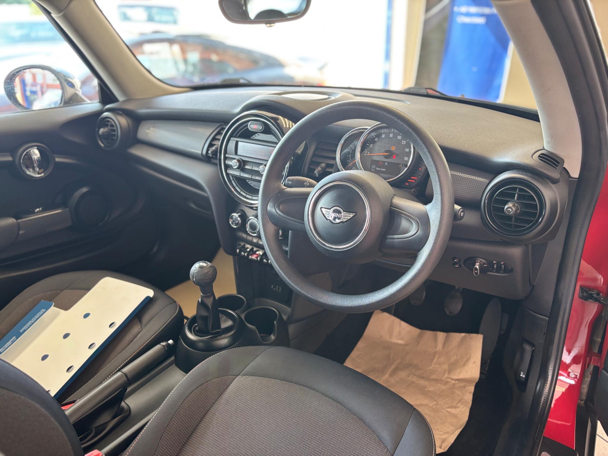 Mini Hatch view 8