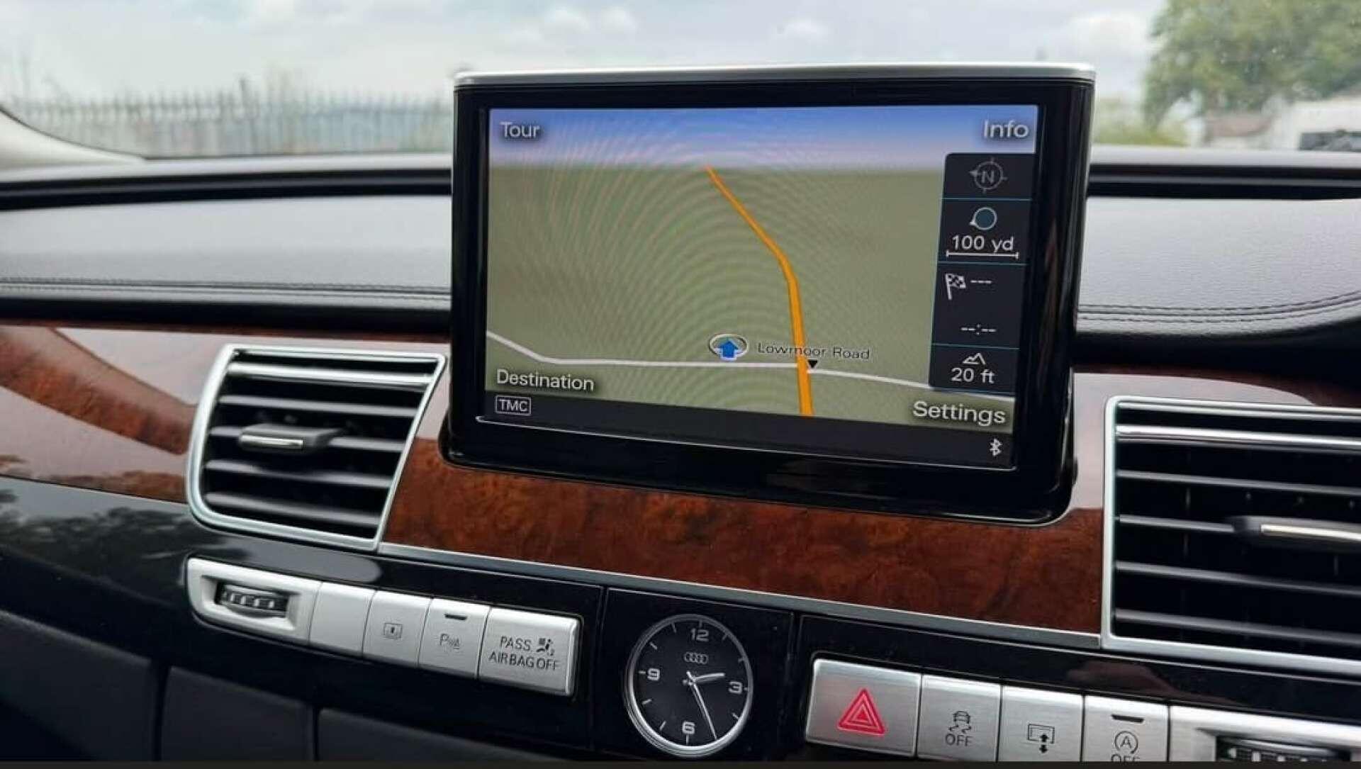 Audi A8 view 11