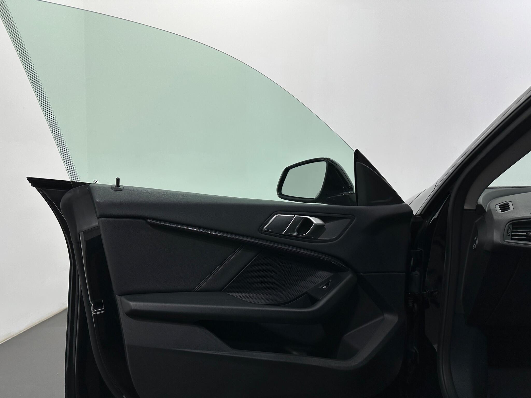 BMW 2 Series view 38